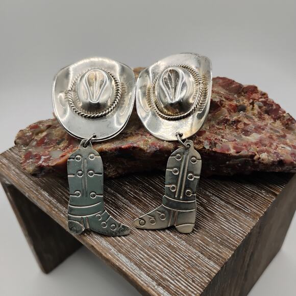 Cowboy Hat & Boots Earrings in Taxco Sterling Silver stamped TB-48 - Picture 5 of 6